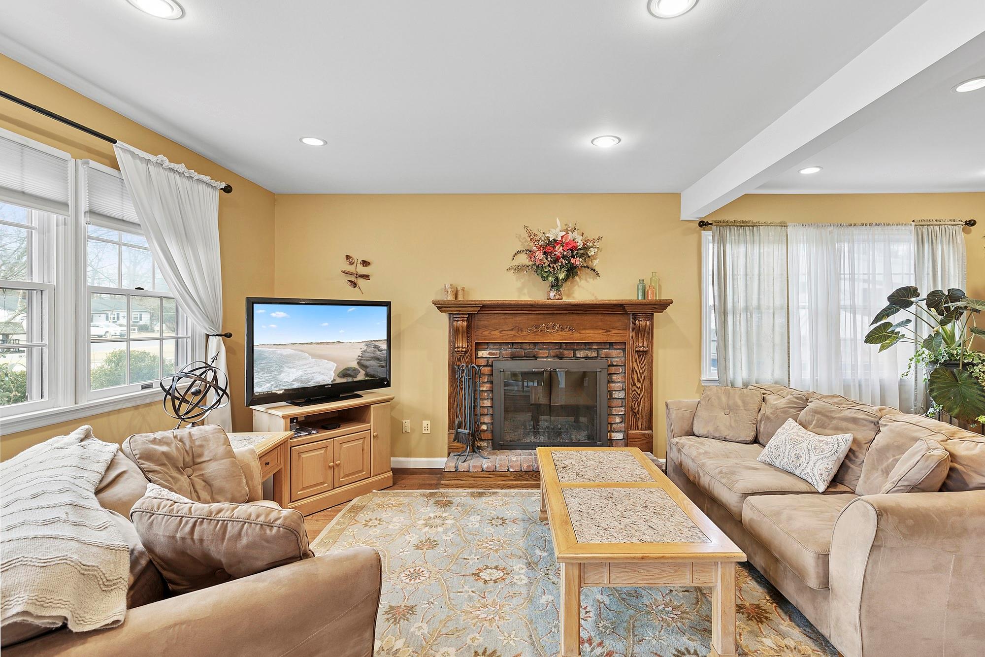 37 Newport Beach Boulevard, East Moriches, New York image 6