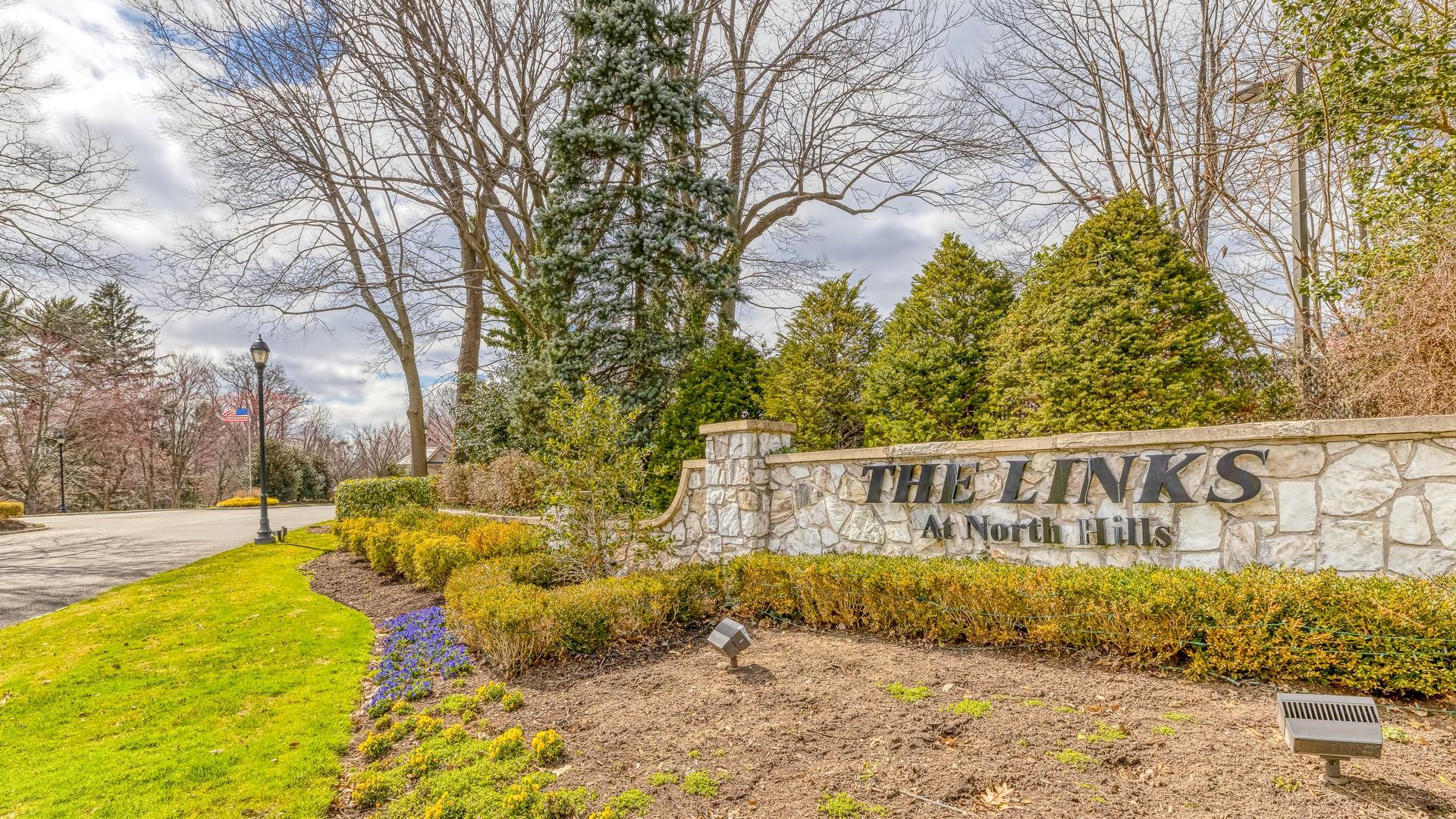 113 Firestone Circle, Roslyn, New York image 26