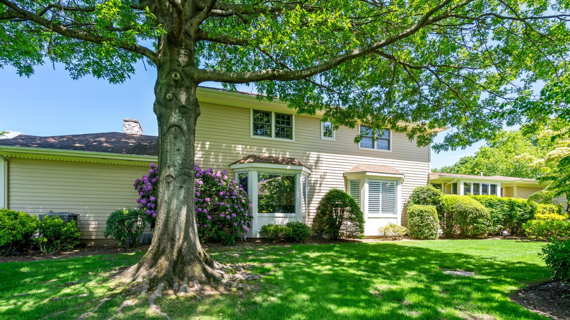 113 Firestone Circle, Roslyn, New York image 24