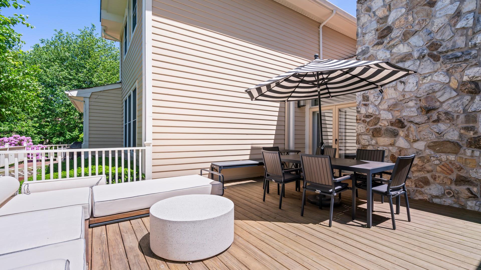 113 Firestone Circle, Roslyn, New York image 21