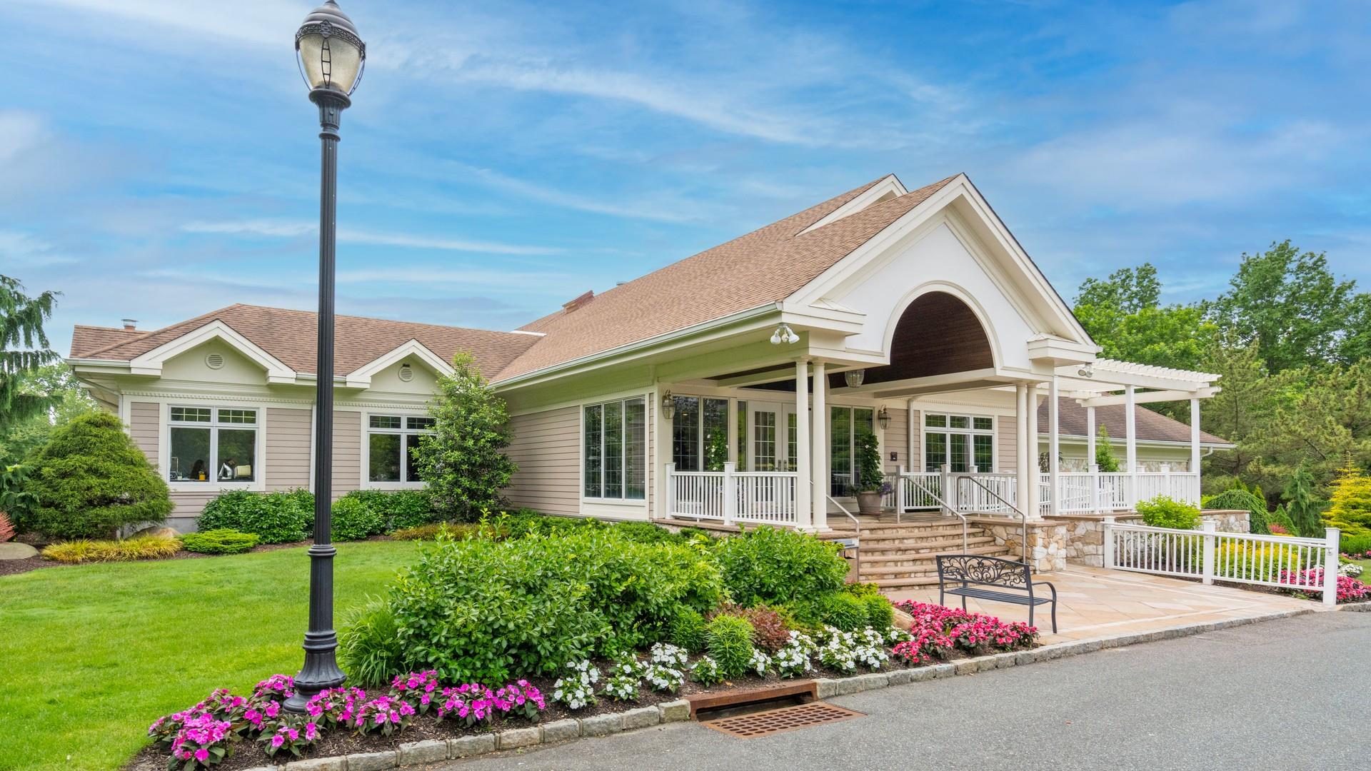 113 Firestone Circle, Roslyn, New York image 25