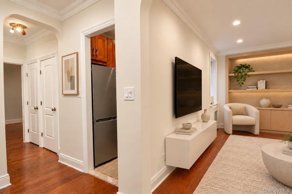 21 BARSTOW RD APT 1L, GREAT NECK, NY 11021 - Image b4c4e6d5a51c563f7bd8d2dfea521516/1278465567