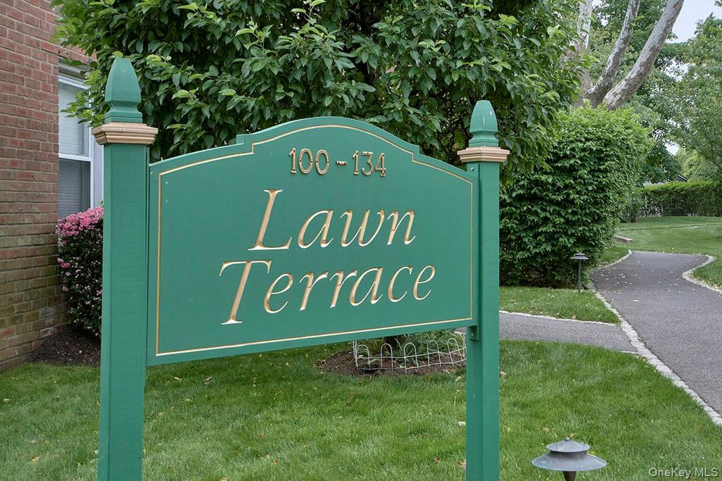 Photo of 110 Lawn TER #2H, Mamaroneck, NY 10543 (MLS # 986584)