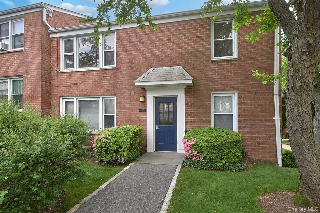 Photo of 110 Lawn TER #2H, Mamaroneck, NY 10543 (MLS # 986584)