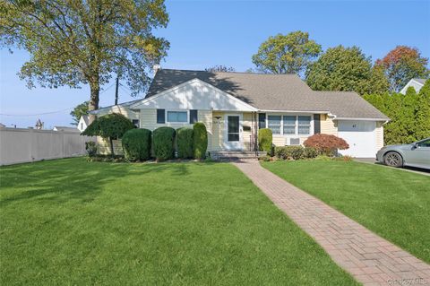 Photo of 43 Briarcliff Road, Westbury, NY 11590 (MLS # 927354) Photo of 43 Briarcliff Road, Westbury, NY 11590 (MLS # 927354)