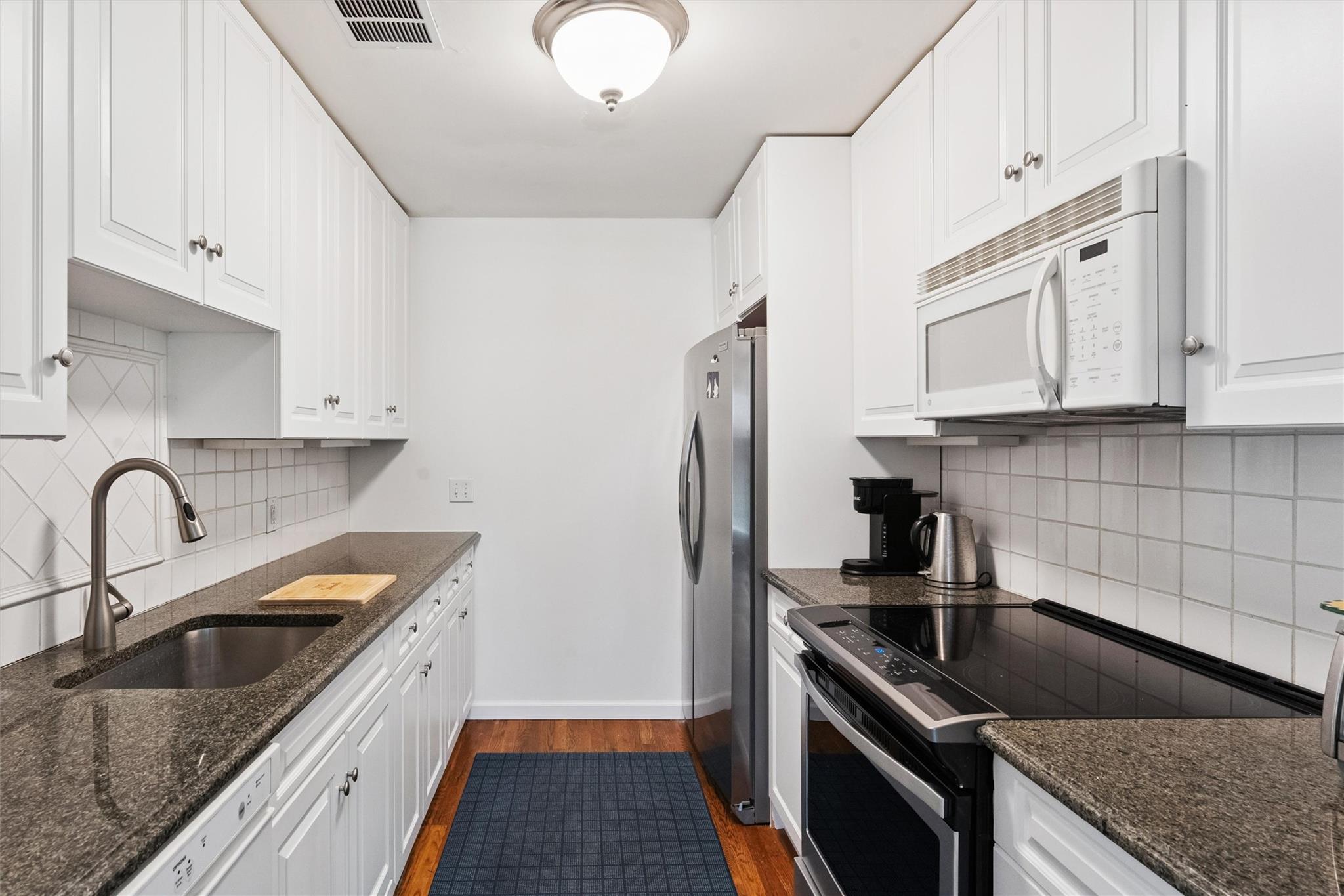 30 Brittany Lane #30, Westhampton Beach, New York image 7