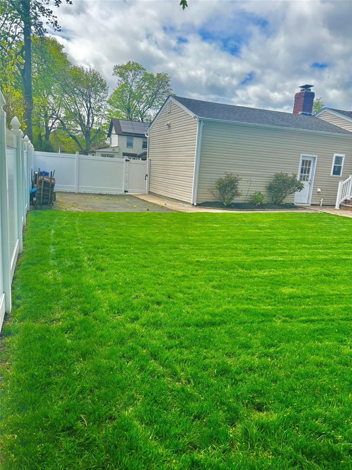 53 1st Street, Brentwood, New York image 20