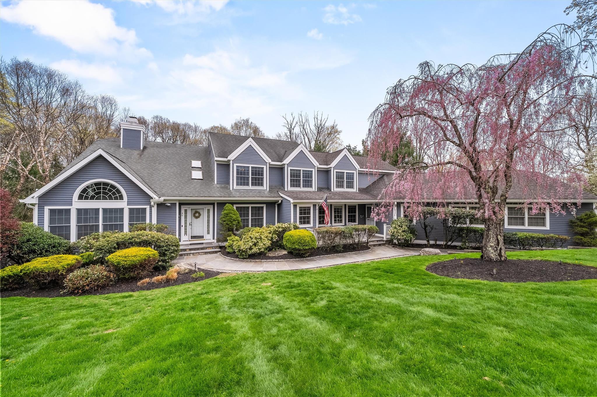 Watergate Drive, Amawalk, New York - 4 Bedrooms  
6.5 Bathrooms  
15 Rooms - 