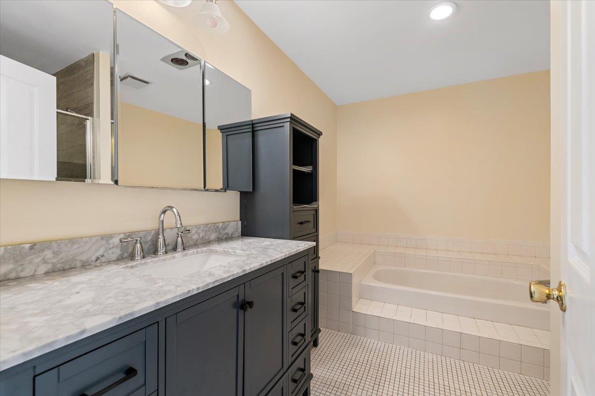 9 The Mews, Syosset, New York image 13