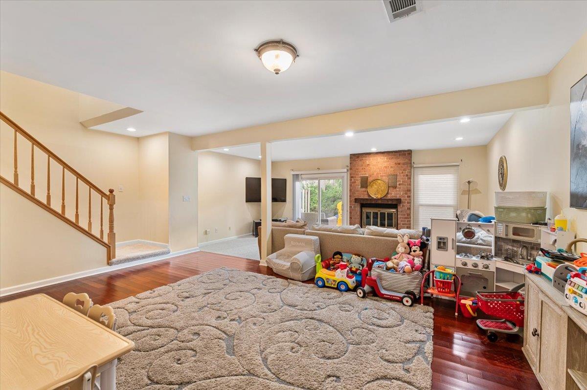 9 The Mews, Syosset, New York image 8