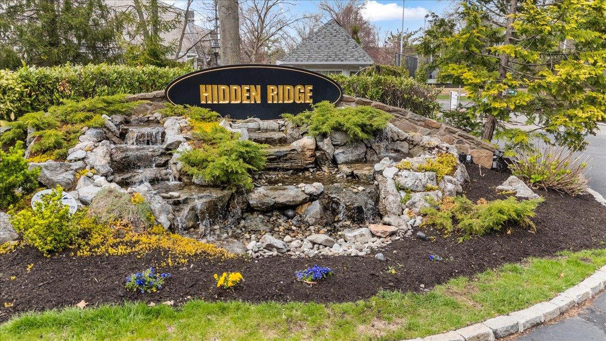 9 The Mews, Syosset, New York image 1