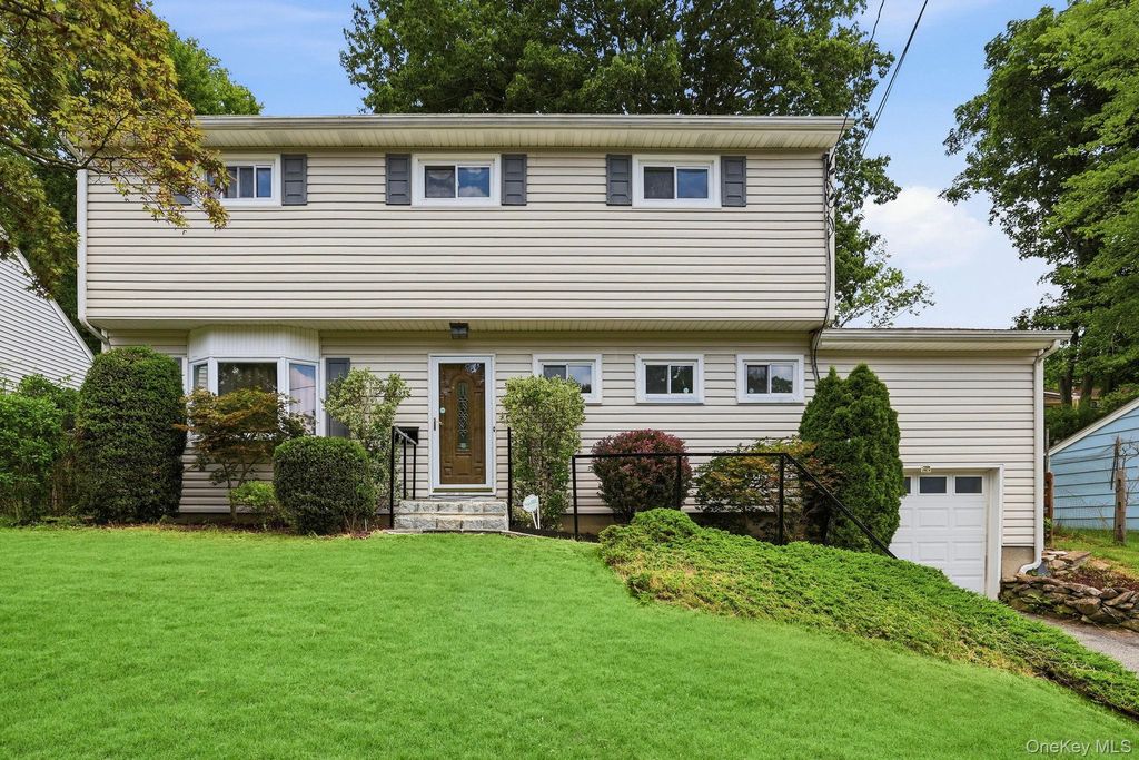 Photo of 24 Valley View Terrace, Mount Kisco, NY 10549 (MLS # 1012900)