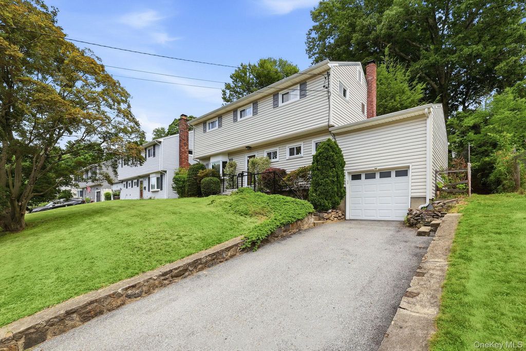 Photo of 24 Valley View Terrace, Mount Kisco, NY 10549 (MLS # 1012900)