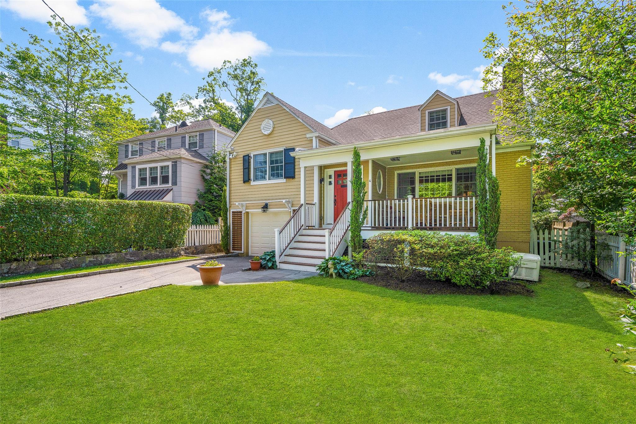 Property for Sale at Senate Place, Larchmont, New York - Bedrooms: 3 
Bathrooms: 2 
Rooms: 7  - $1,350,000