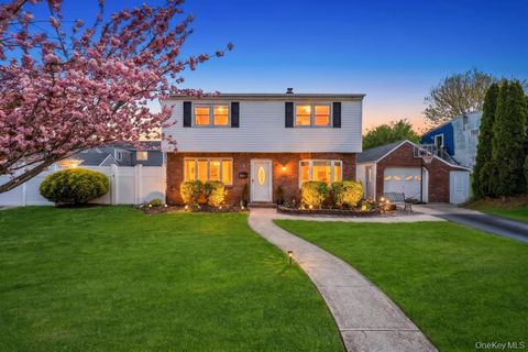7 Swan Lane Levittown NY 11756