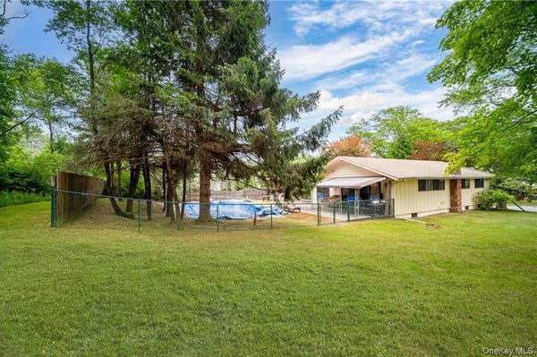 36 LAKELAND DR, SOUTH FALLSBURG, NY 12779 - Image b4e1670e35cb56d09d3a2d54f0cc972e/997142240
