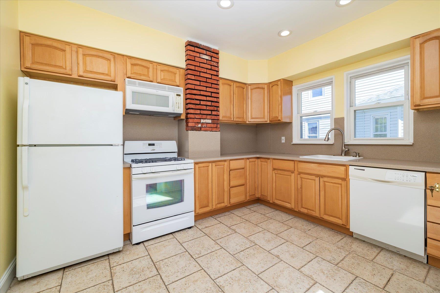81 Liberty Avenue, Rockville Centre, New York image 10