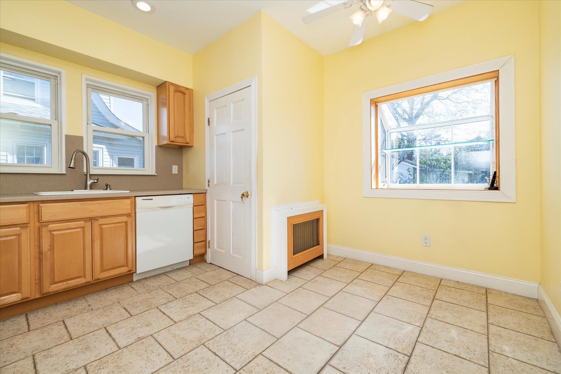 81 Liberty Avenue, Rockville Centre, New York image 12