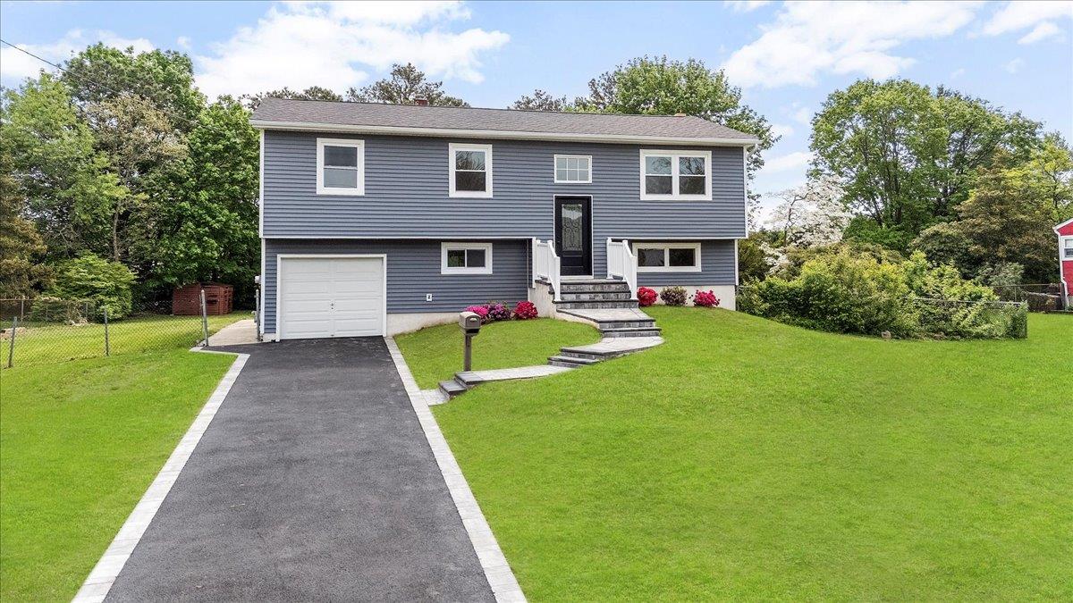 8 April Avenue, Dix Hills, New York image 2