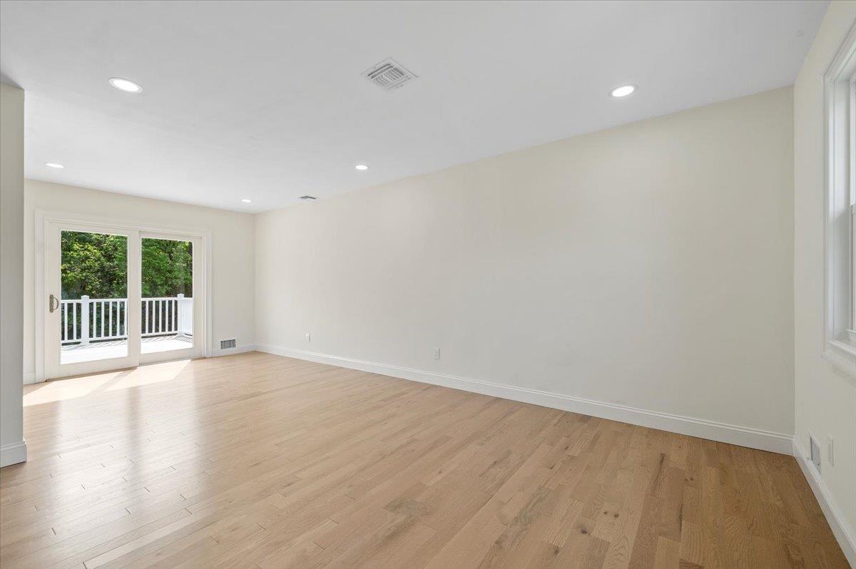 8 April Avenue, Dix Hills, New York image 9