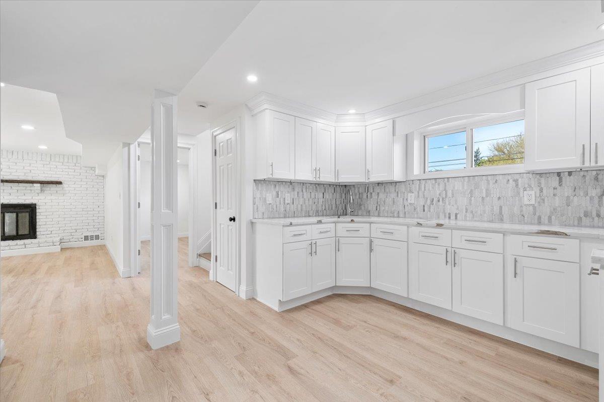 8 April Avenue, Dix Hills, New York image 26