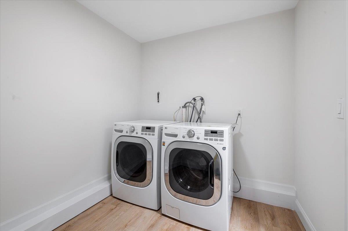 8 April Avenue, Dix Hills, New York image 28