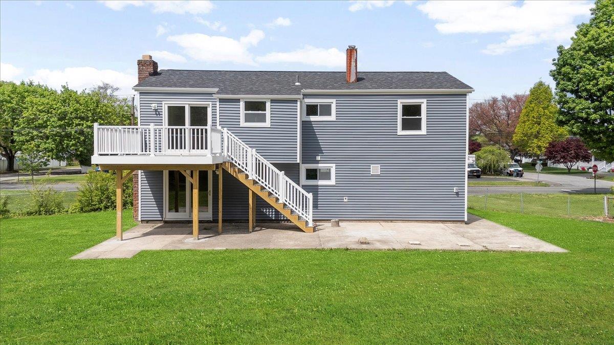 8 April Avenue, Dix Hills, New York image 30