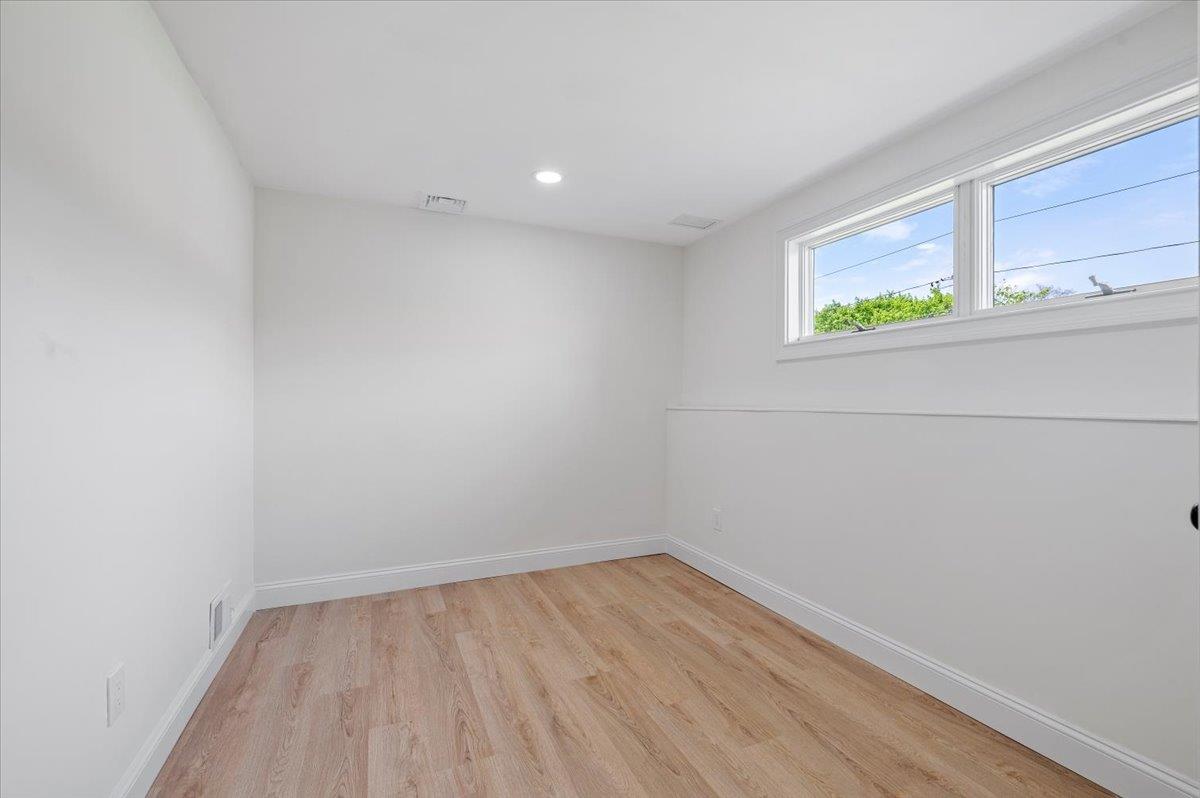 8 April Avenue, Dix Hills, New York image 22