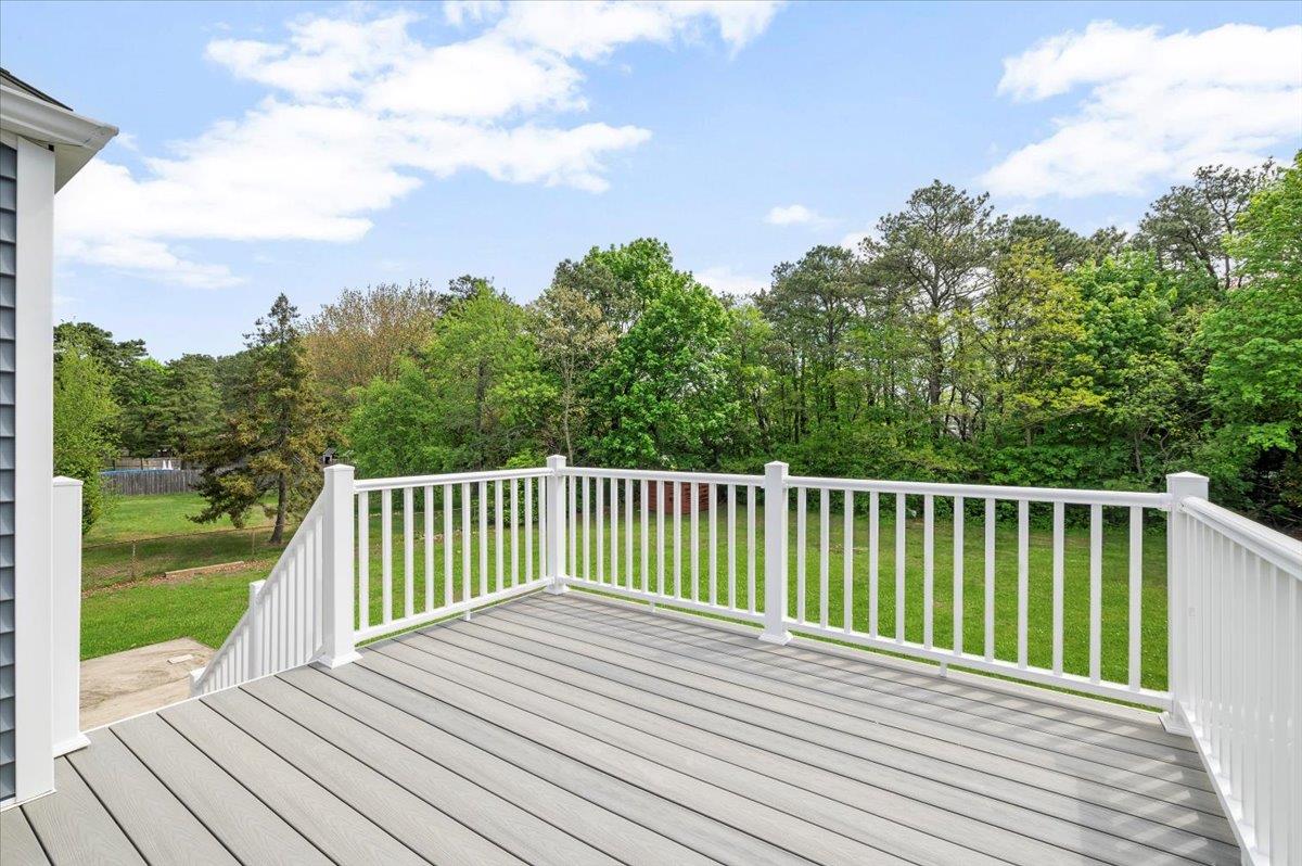 8 April Avenue, Dix Hills, New York image 29