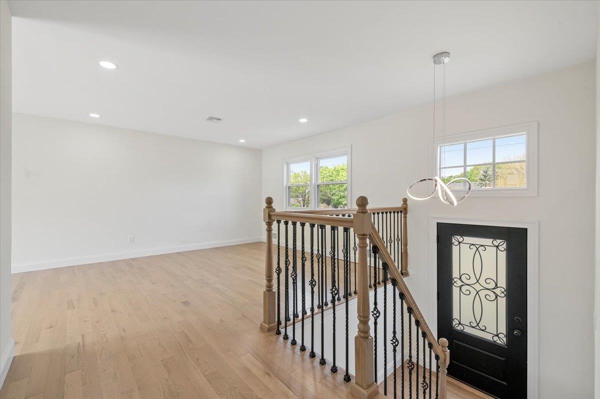 8 April Avenue, Dix Hills, New York image 4