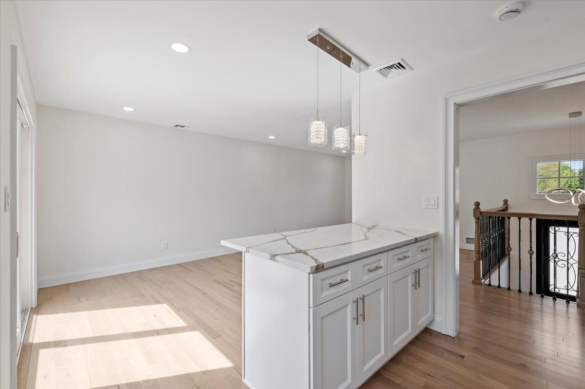 8 April Avenue, Dix Hills, New York image 16