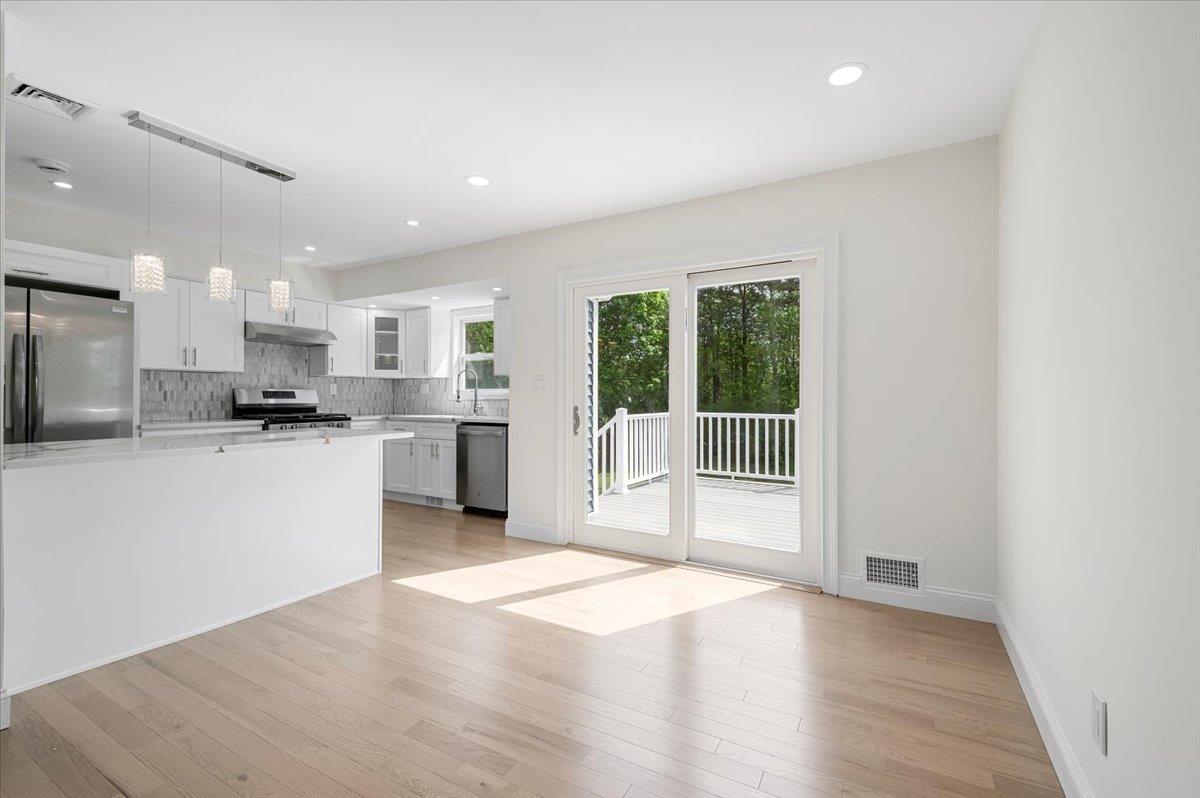 8 April Avenue, Dix Hills, New York image 13
