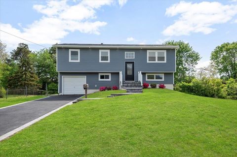 8 April Avenue Dix Hills NY 11746