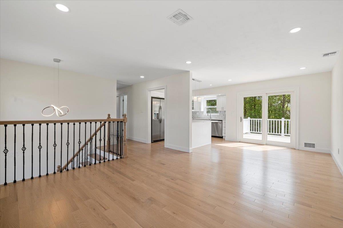 8 April Avenue, Dix Hills, New York image 8