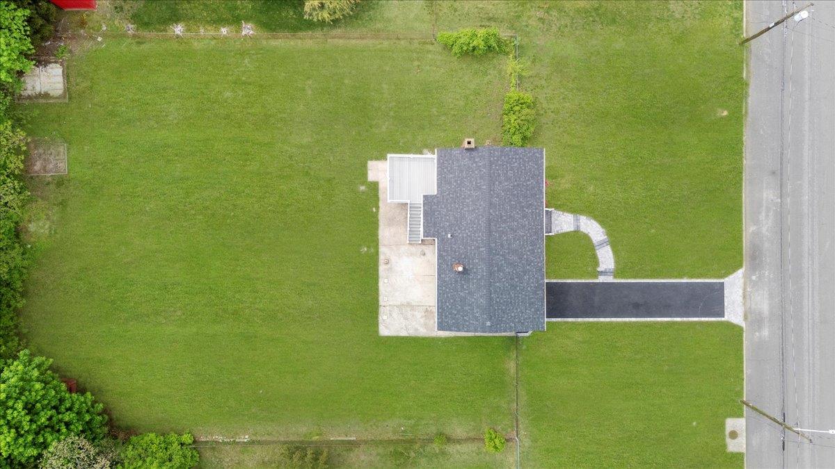 8 April Avenue, Dix Hills, New York image 33