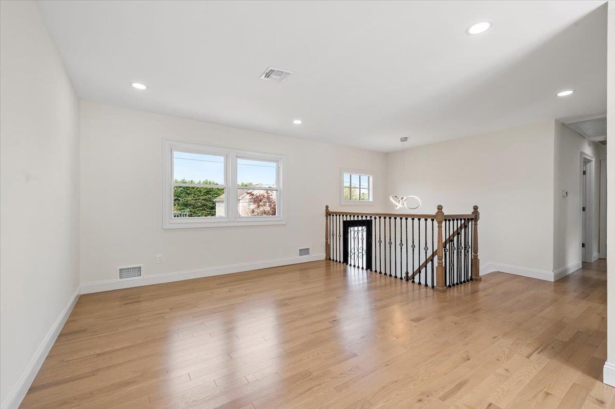 8 April Avenue, Dix Hills, New York image 7