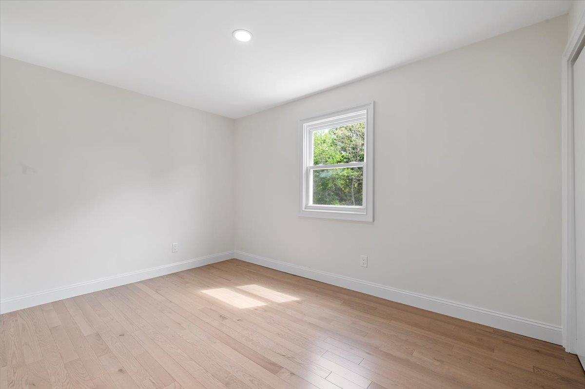 8 April Avenue, Dix Hills, New York image 21