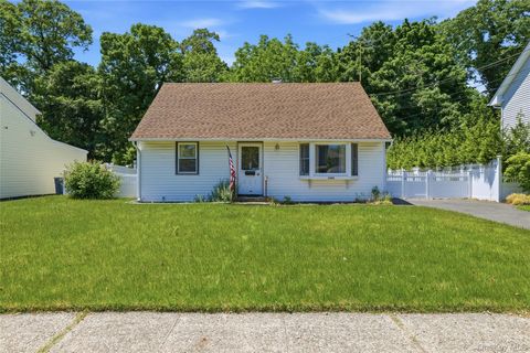Homes For Sale - 1090 South Drive<br/> Merrick, NY 11566