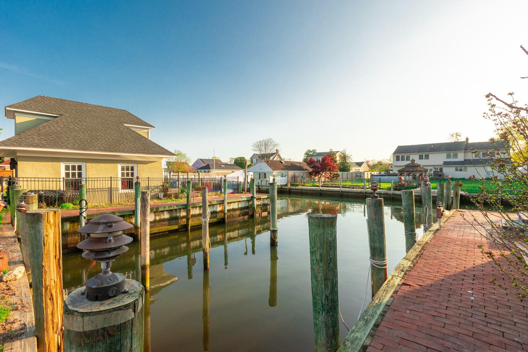 44 S Montgomery Avenue, Bay Shore, New York image 35
