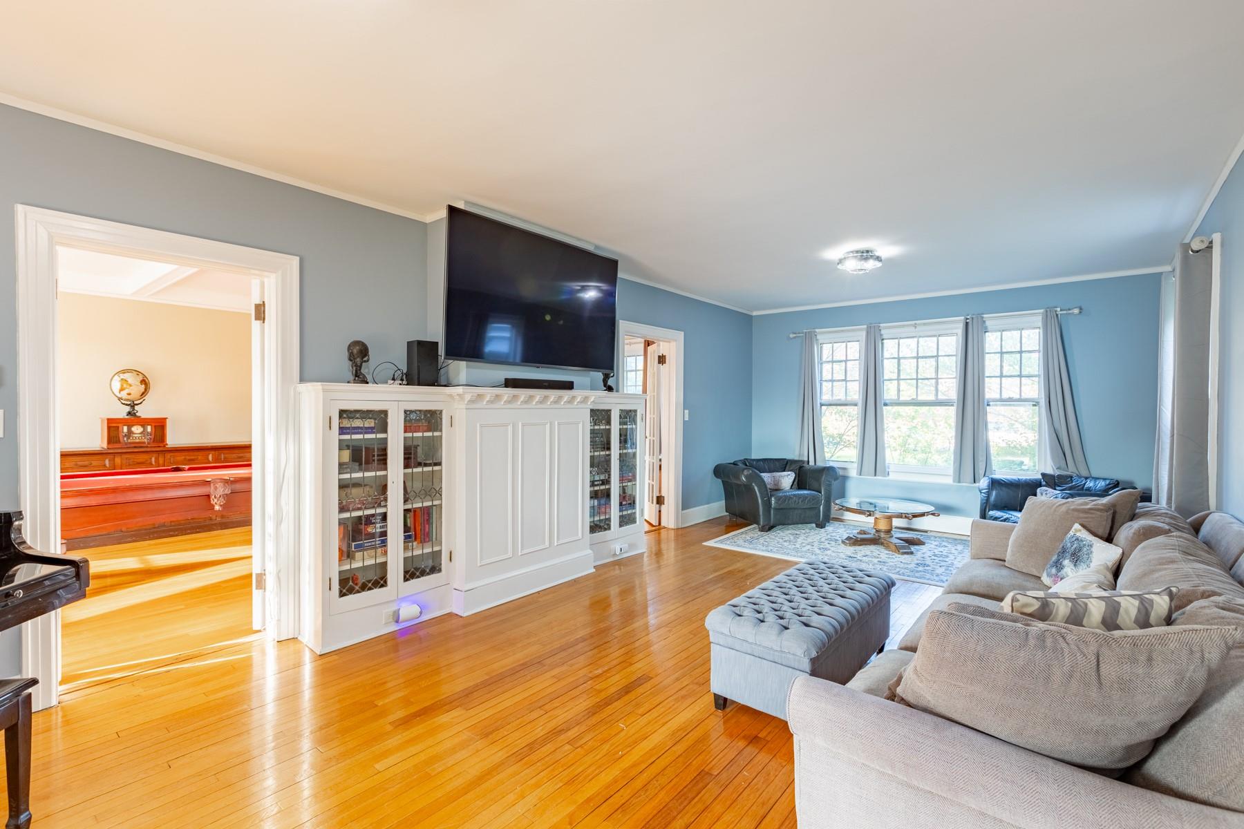 44 S Montgomery Avenue, Bay Shore, New York image 19