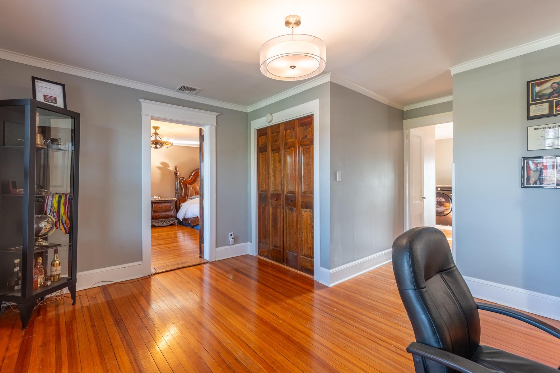44 S Montgomery Avenue, Bay Shore, New York image 15