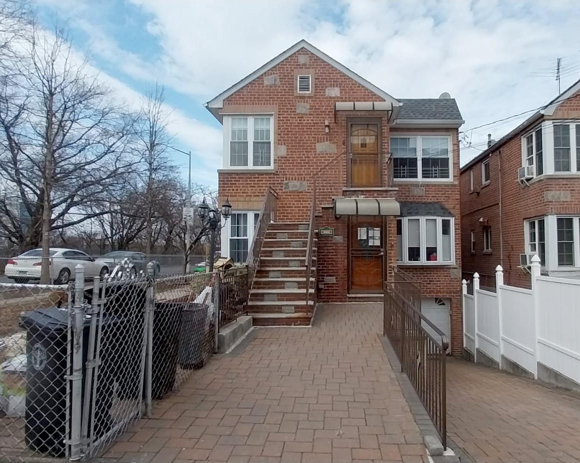 Rental Property at Saint Theresa Avenue 2, Bronx, New York - Bedrooms: 3 
Bathrooms: 1  - $3,150 MO.