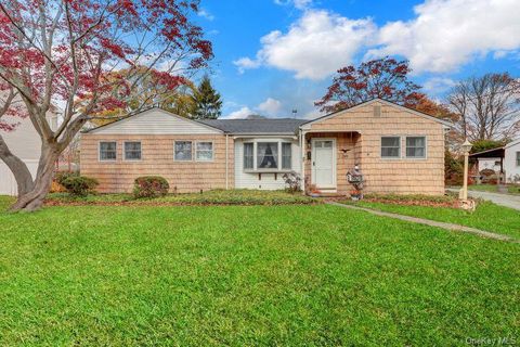35 19th Avenue Bay Shore NY 11706