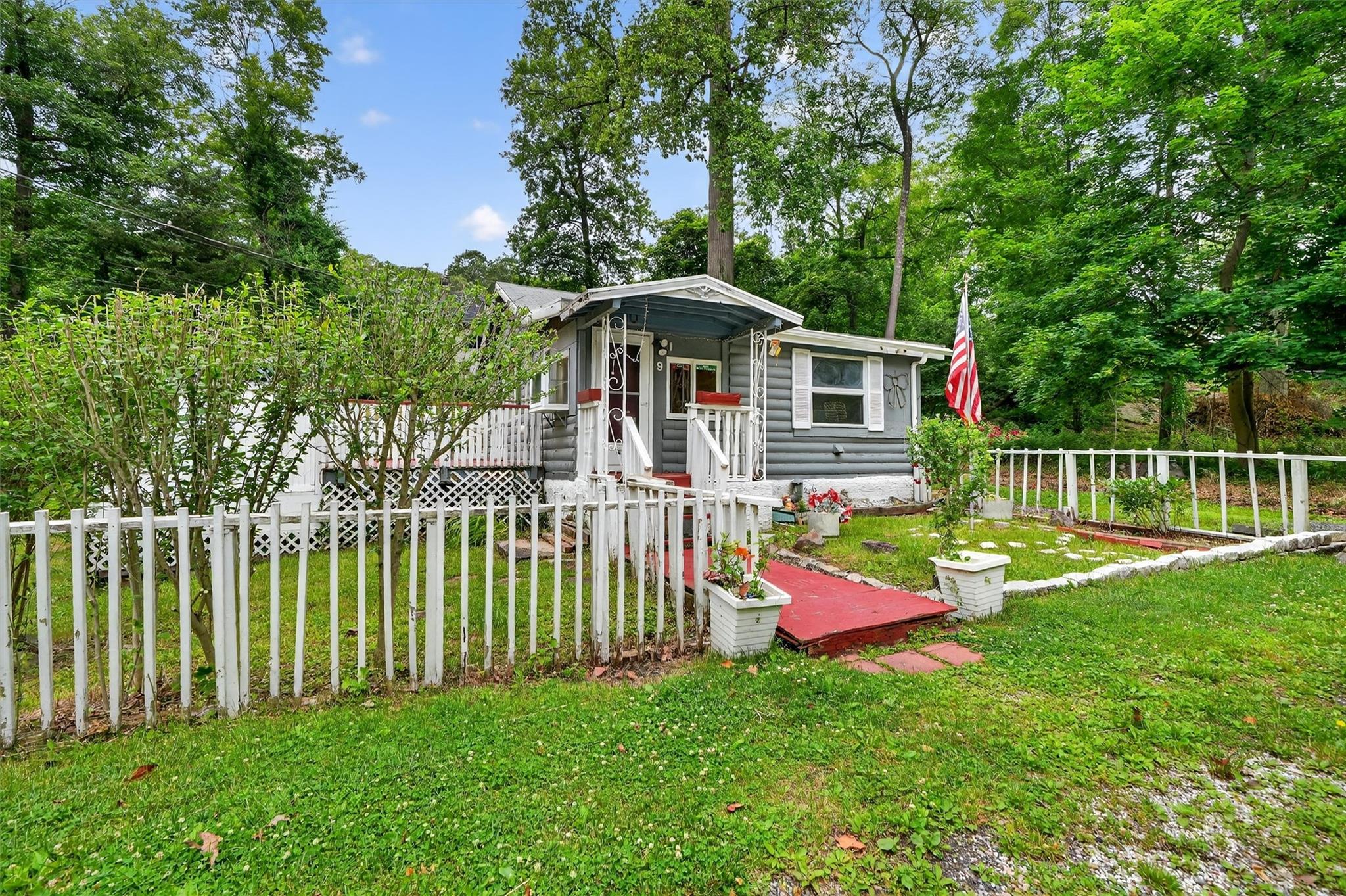 Lake Peekskill, New York 10537, United States, 1 Bedroom Bedrooms, ,1 BathroomBathrooms,Residential,Active,153831