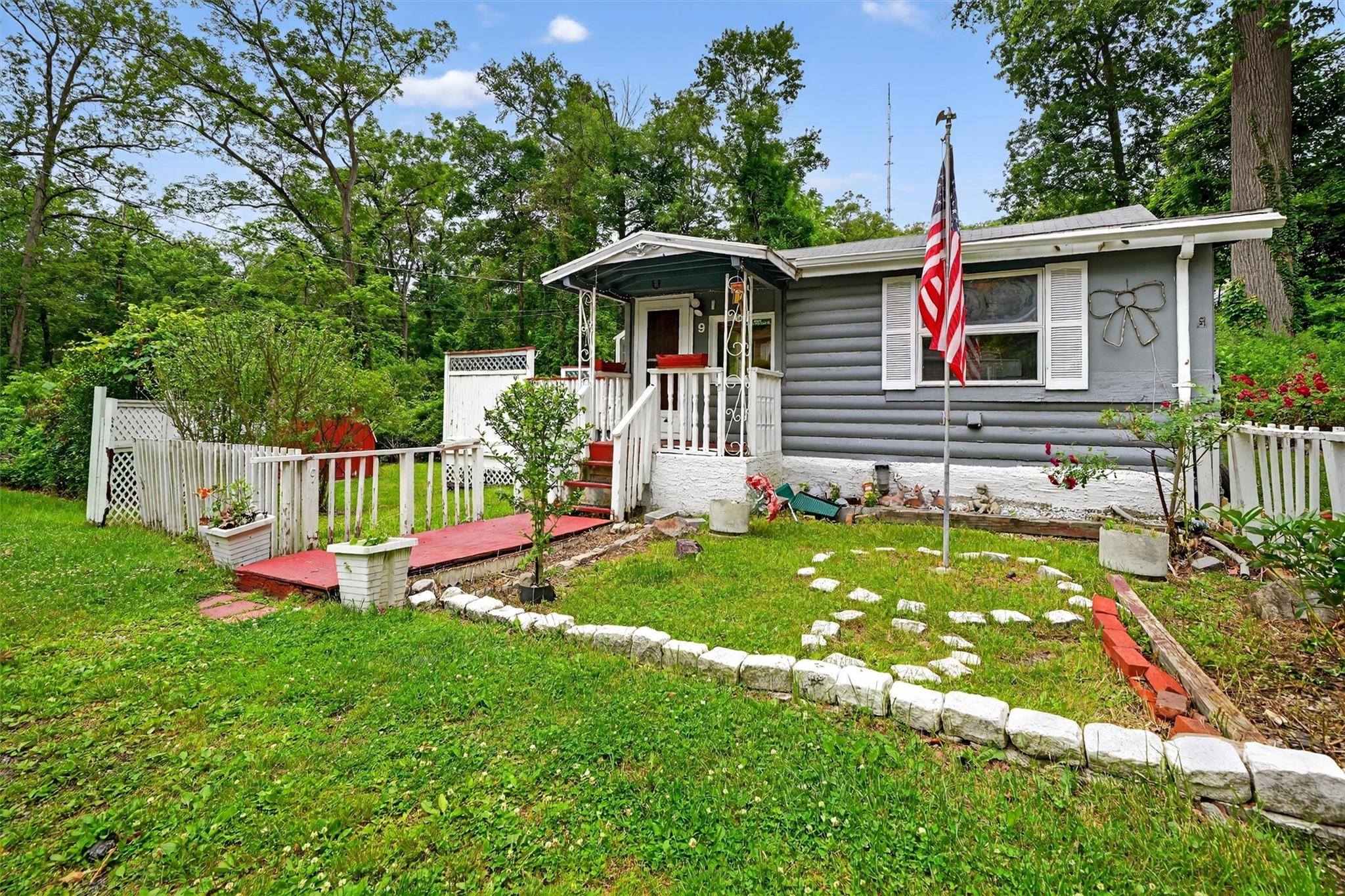 Lake Peekskill, New York 10537, United States, 1 Bedroom Bedrooms, ,1 BathroomBathrooms,Residential,Active,153831