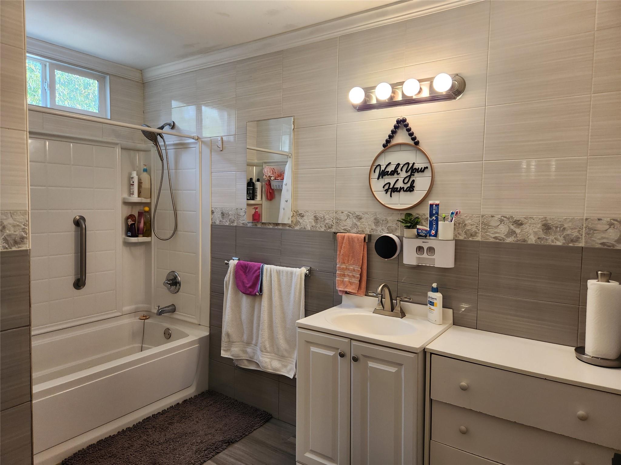 24 Oregon Avenue, Medford, New York image 12