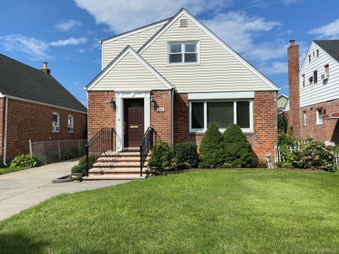 Homes For Sale - 241 Whitehall Road<br/> Garden City, NY 11530