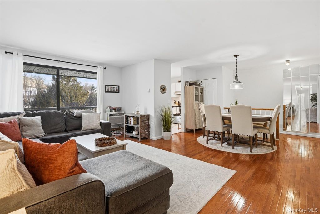 Photo of 514 Vista On The Lake, Carmel, NY 10512 (MLS # 954351)