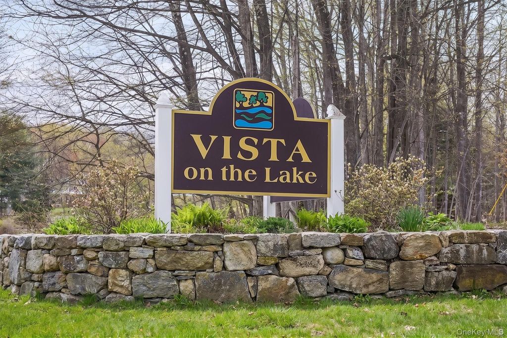 Photo of 514 Vista On The Lake, Carmel, NY 10512 (MLS # 954351)