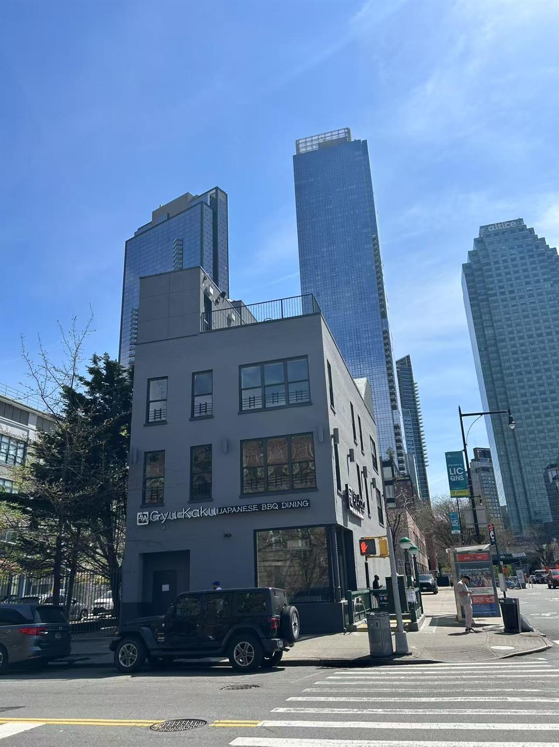 Vernon Boulevard 2, Long Island City, Queens, NY - 2 Bedrooms  
1 Bathrooms  
4 Rooms - 